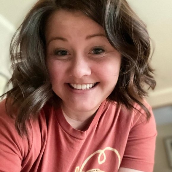 Meet your Posher, Andrea - Picture 2 of 2